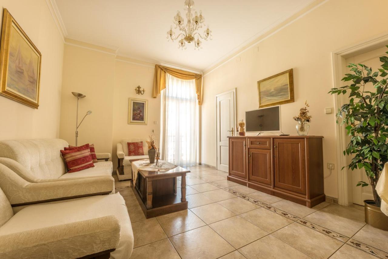 Apartments Villa Devana Abbázia Kültér fotó
